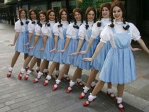 Музей събра 300 000 долара за обувките на Дороти от „Магьосникът от Оз“