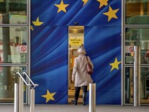 Евродепутат се изцепи за евреите: Ще напълним пещта с тях следващия път